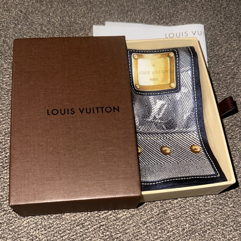 LOUIS VUITTON ❤️ M72558 Bandeau Monogram Marine Blue Denim Silk Scarf - Picture 9 of 10